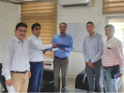 Shri A.L. Gyani, Director of Agriculture, signs IFDC’s APART contract in the presence of Dr. Y.S. Saharawat, IFDC India Program Manager, Mr. M. Patri, JD DOA, and Mr. Baljeet and Mr. M. Deka, APART representatives