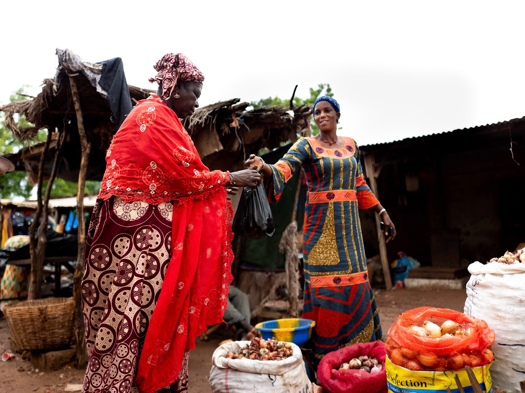 Women exchange for good in a Malian produce market