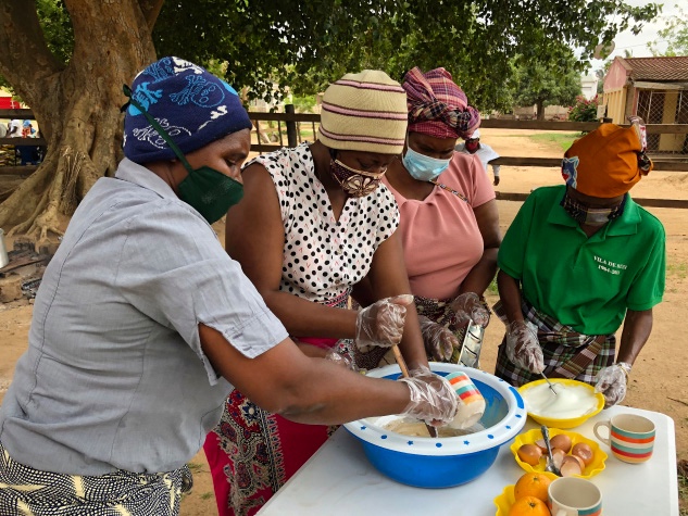 Women processing rice into cakes, sweets, cookies, porridge, and other recipes.
