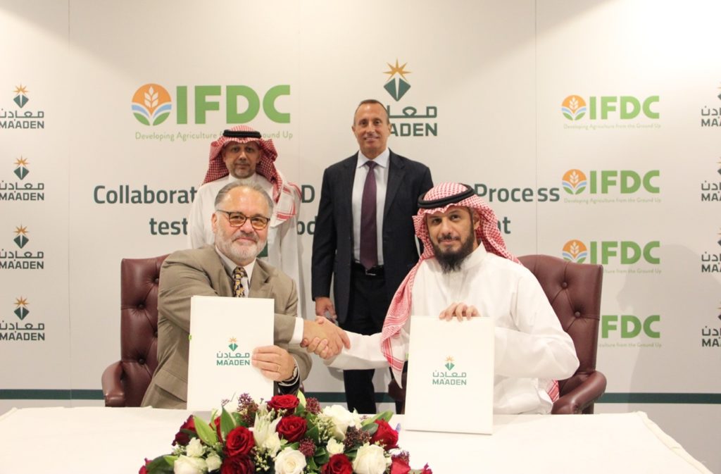 IFDC President and CEO Albin Hubscher and Abdulrahman M. Al-Sadlan, Vice President of Strategy, Planning & Industrial Development Phosphate & IM SBU of Ma’aden sign MOU to collaborate in the research, development and training on phosphate fertilizers