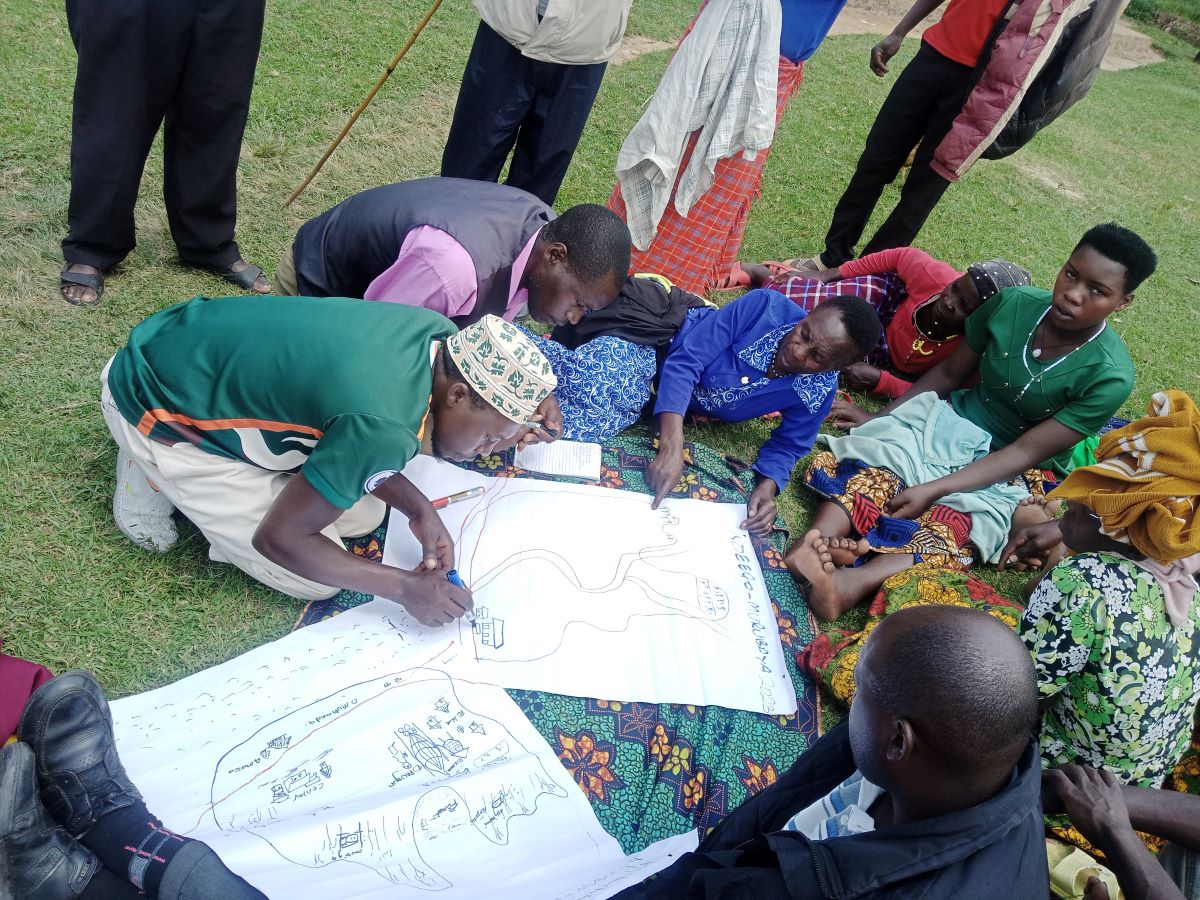 Community members draw the current and future desired village of Ndego Murubaya, Kashasha Parish, Ikumba Sub-county, Rubanda District in South Western Uganda